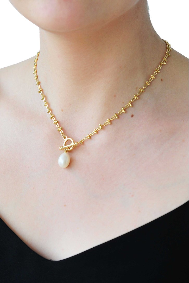 DAINTY PEARL NECKLACE